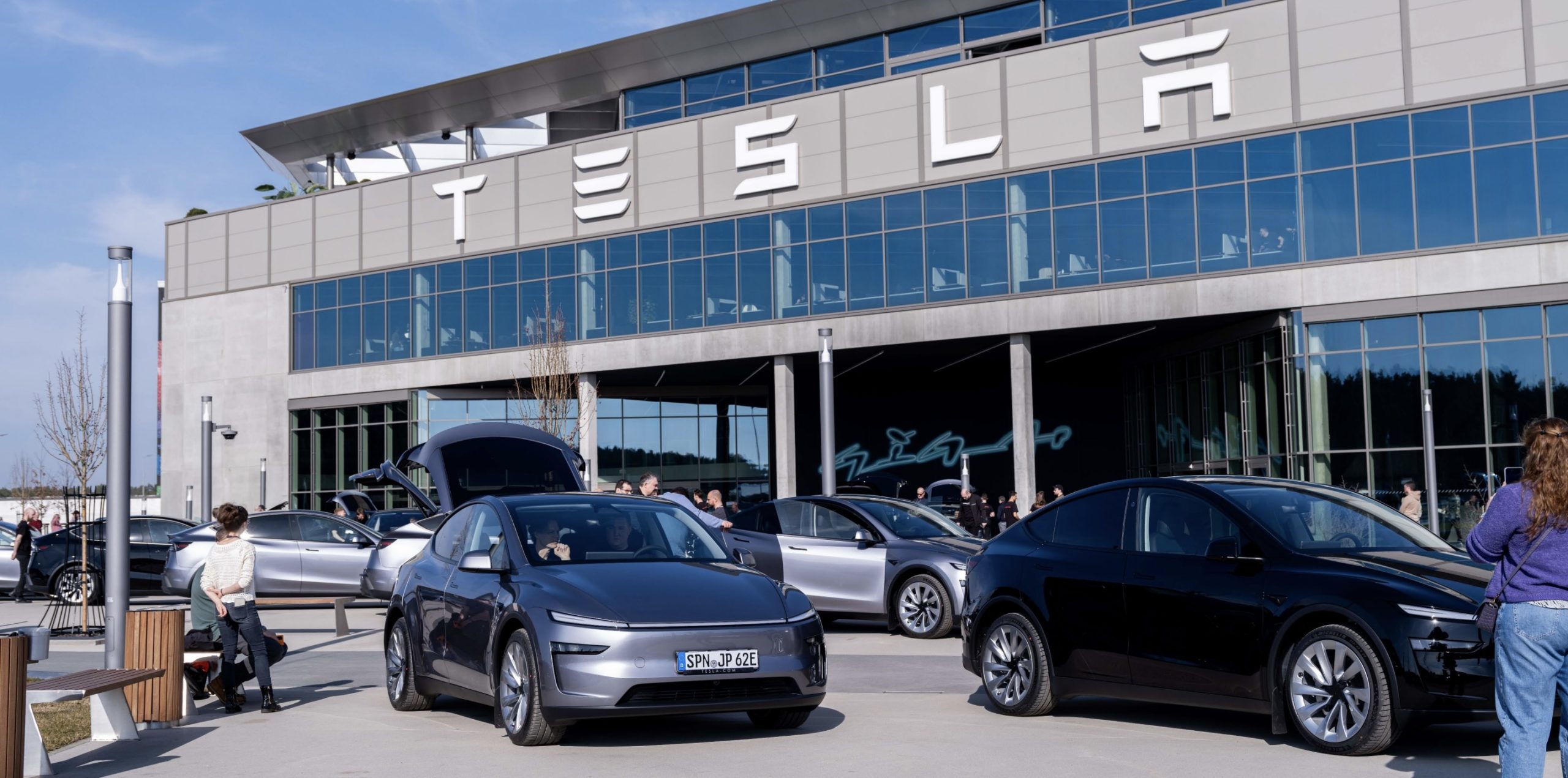 tesla-model-y-giga-berlin-delivery